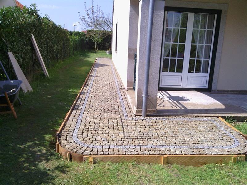 pavage autour d'une maison